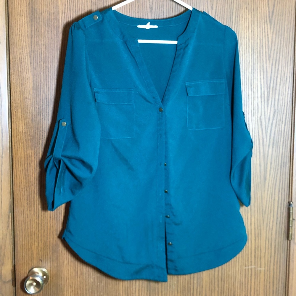 Green button down blouse - Picture 2 of 7
